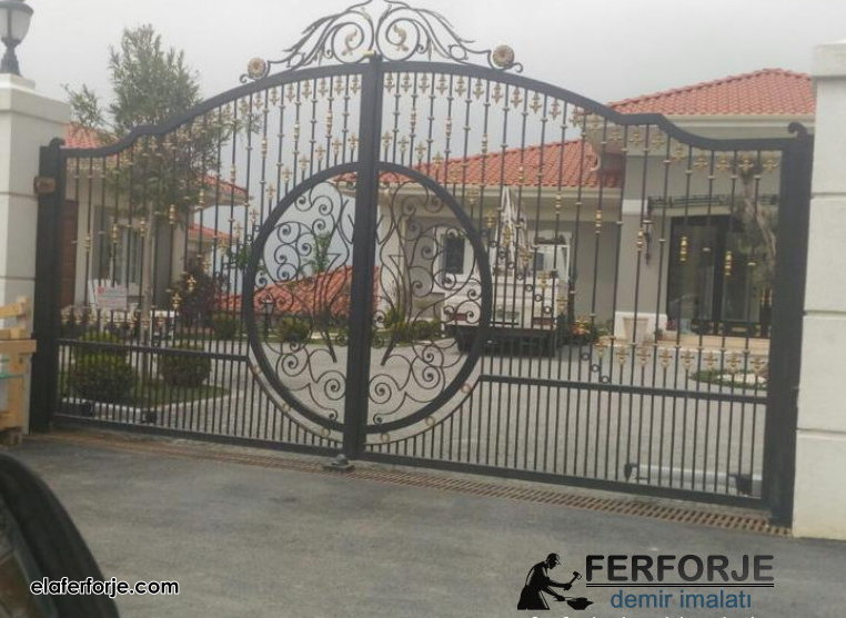 Ferforje Villa Kapısı